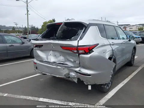 2023 Mitsubishi Outlander Le/Le Premium/Noir/Se/Sel VIN JA4J4UA88PZ613682 фото 4