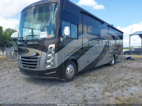 2017 Ford F53 VIN 1F66F5DY2H0A18570 фото 2