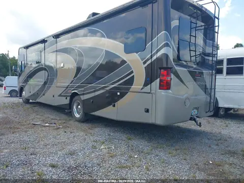 2017 Ford F53 VIN 1F66F5DY2H0A18570 фото 3