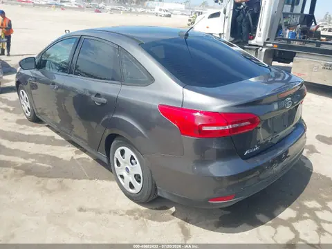2016 Ford FOCUS S VIN 1FADP3E25GL275953 фото 3