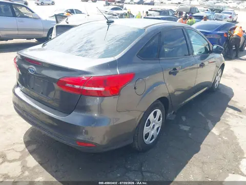 2016 Ford FOCUS S VIN 1FADP3E25GL275953 фото 4