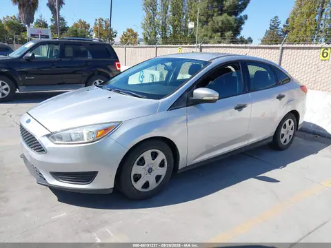 2016 Ford FOCUS S VIN 1FADP3E28GL383306 фото 2