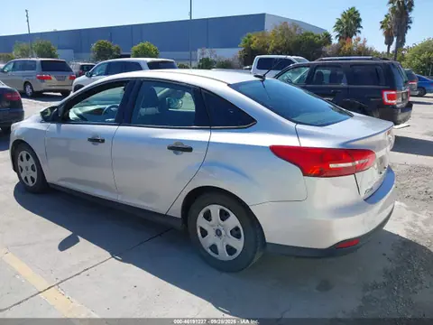 2016 Ford FOCUS S VIN 1FADP3E28GL383306 фото 3