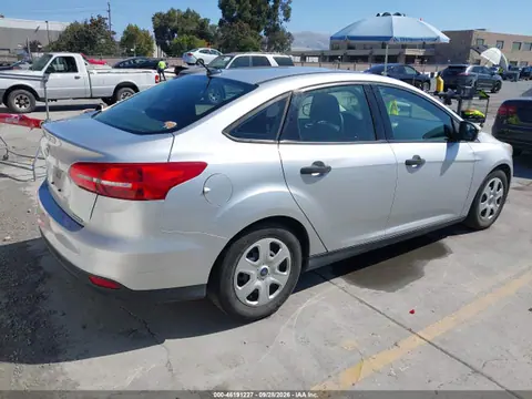 2016 Ford FOCUS S VIN 1FADP3E28GL383306 фото 4