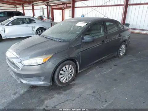 2018 Ford FOCUS S VIN 1FADP3E24JL205464 фото 2