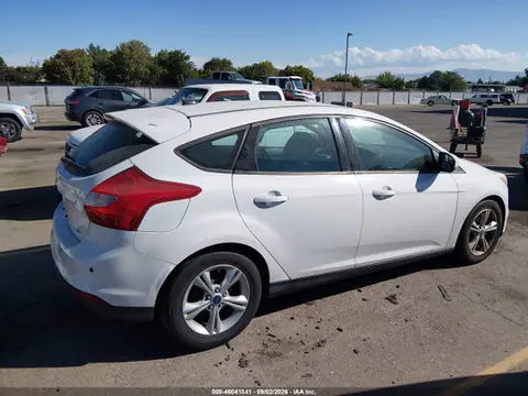 2014 Ford FOCUS SE VIN 1FADP3K2XEL382904 фото 4