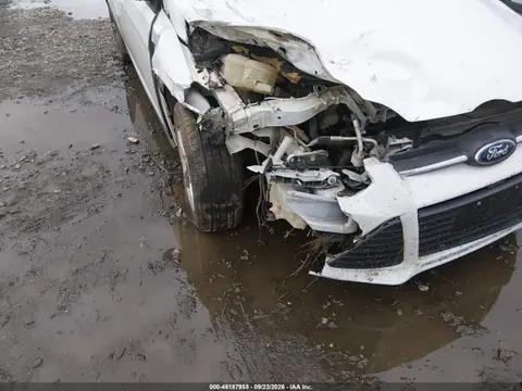 2014 Ford FOCUS SE VIN 1FADP3F2XEL420299 фото 6