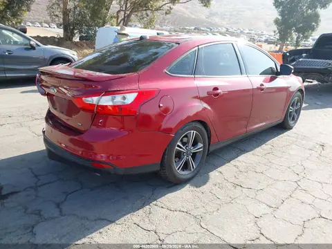 2014 Ford FOCUS SE VIN 1FADP3F29EL131950 фото 4