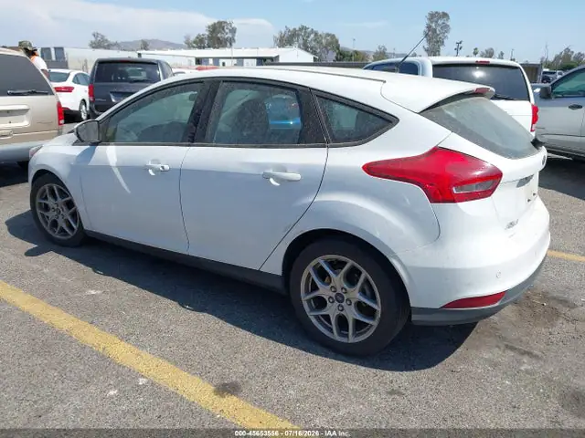 1FADP3K28FL385866 — 2015 Ford Focus SE, фото 3 с аукциона IAAI 29.09.2026, Естественный износ