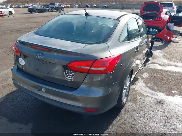1FADP3F2XFL204115 — 2015 Ford Focus SE, фото 4 с аукциона IAAI 14.10.2026, Правый бок
