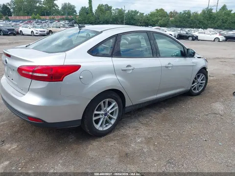 2015 Ford FOCUS SE VIN 1FADP3F29FL317103 фото 4