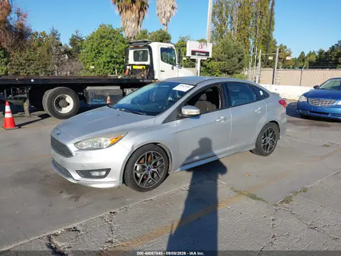 2015 Ford FOCUS SE VIN 1FADP3F26FL249097 фото 2