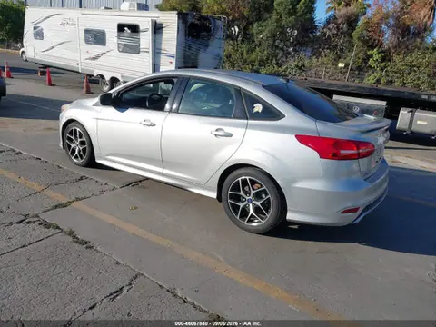 2015 Ford FOCUS SE VIN 1FADP3F26FL249097 фото 3