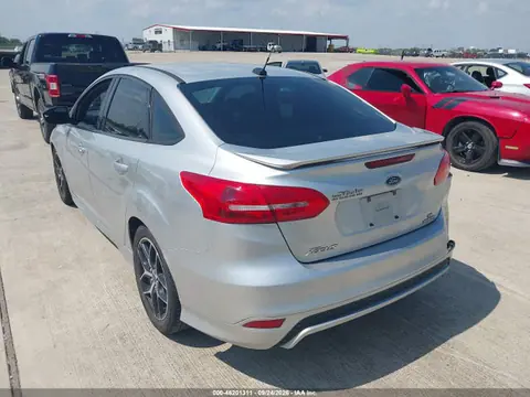 2015 Ford FOCUS SE VIN 1FADP3F27FL248167 фото 3