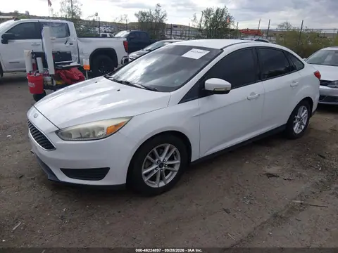 2015 Ford FOCUS SE VIN 1FADP3F28FL263633 фото 2