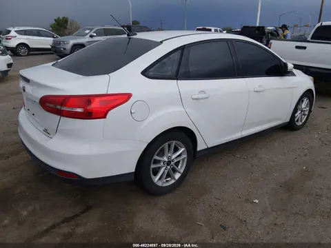 2015 Ford FOCUS SE VIN 1FADP3F28FL263633 фото 4