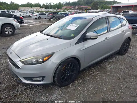 2016 Ford FOCUS SE VIN 1FADP3K29GL210401 фото 2