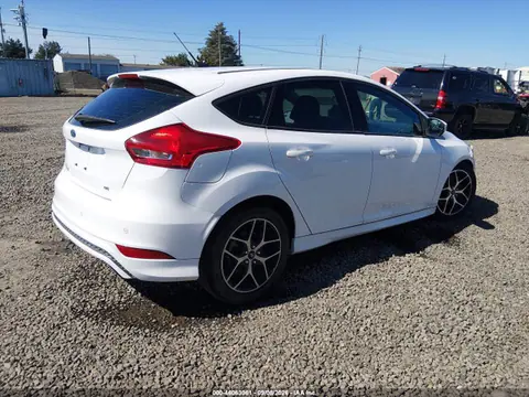 2016 Ford FOCUS SE VIN 1FADP3K2XGL289559 фото 4