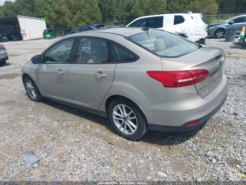 2016 Ford FOCUS SE VIN 1FADP3F26GL352621 фото 3