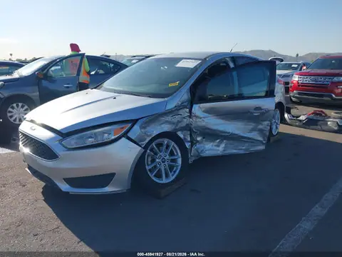 2018 Ford FOCUS SE VIN 1FADP3K29JL303037 фото 2