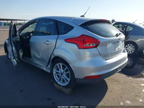 2018 Ford FOCUS SE VIN 1FADP3K29JL303037 фото 3