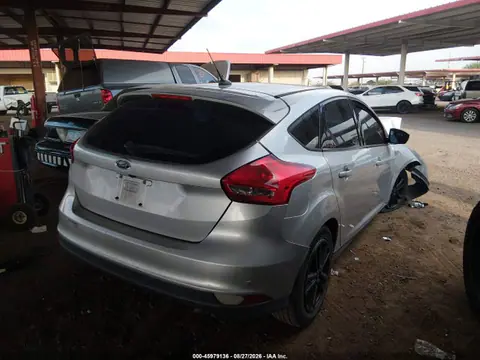 2018 Ford FOCUS SE VIN 1FADP3K27JL326686 фото 4