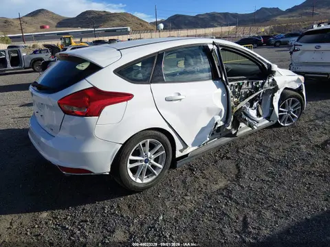 2018 Ford FOCUS SE VIN 1FADP3K27JL272497 фото 4