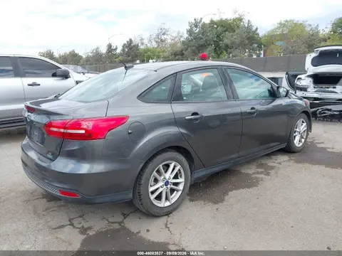 2018 Ford FOCUS SE VIN 1FADP3FE8JL246320 фото 4