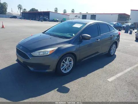 2018 Ford FOCUS SE VIN 1FADP3F22JL279688 фото 2