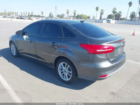 2018 Ford FOCUS SE VIN 1FADP3F22JL279688 фото 3