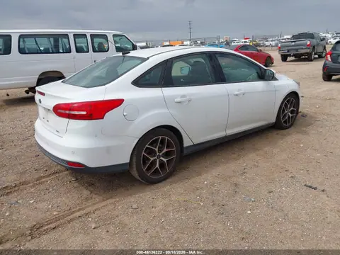 2017 Ford FOCUS SEL VIN 1FADP3H22HL244799 фото 4