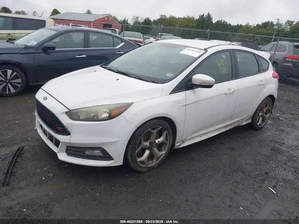 1FADP3L91GL250175 — 2016 Ford Focus ST, фото 2 с аукциона IAAI 13.10.2026, Естественный износ