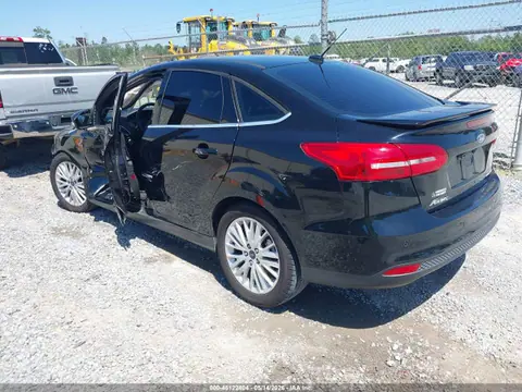 2018 Ford Focus Titanium VIN 1FADP3J27JL202015 фото 3