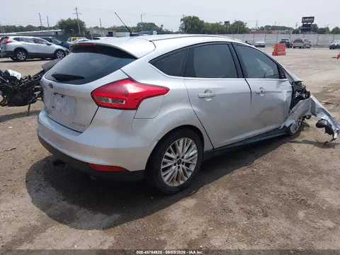 2018 Ford Focus Titanium VIN 1FADP3N28JL296254 фото 4