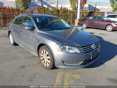 2013 Volkswagen Passat S VIN 1VWAH7A39DC004192 фото 2
