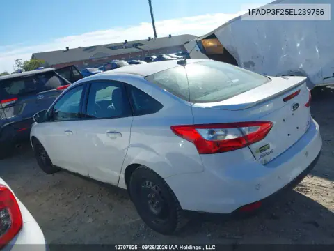 2014 Ford Focus VIN 1FADP3F25EL239756 фото 3