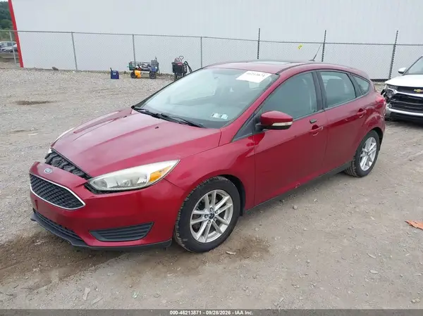 1FADP3K27GL318693 — 2016 Ford Focus, фото 2 с аукциона IAAI, Передняя часть справа