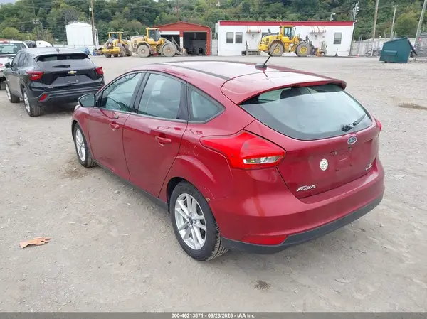1FADP3K27GL318693 — 2016 Ford Focus, фото 3 с аукциона IAAI, Передняя часть справа