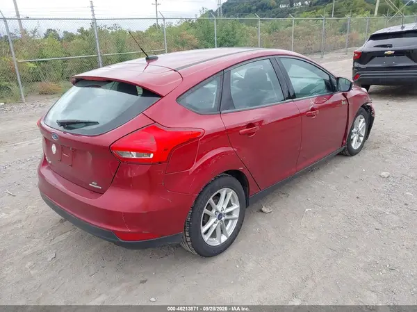 1FADP3K27GL318693 — 2016 Ford Focus, фото 4 с аукциона IAAI, Передняя часть справа