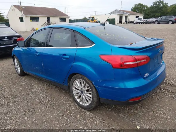 1FADP3J2XGL274688 — 2016 Ford Focus, фото 3 с аукциона IAAI, Левый и правый бока