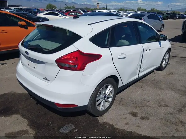 1FADP3K25GL391576 — 2016 Ford Focus, фото 4 с аукциона IAAI, Правый бок