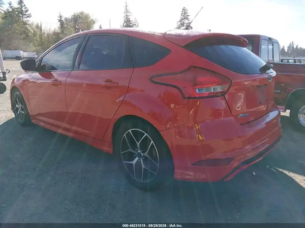 1FADP3K2XGL238868 — 2016 Ford Focus, фото 3 с аукциона IAAI, Естественный износ