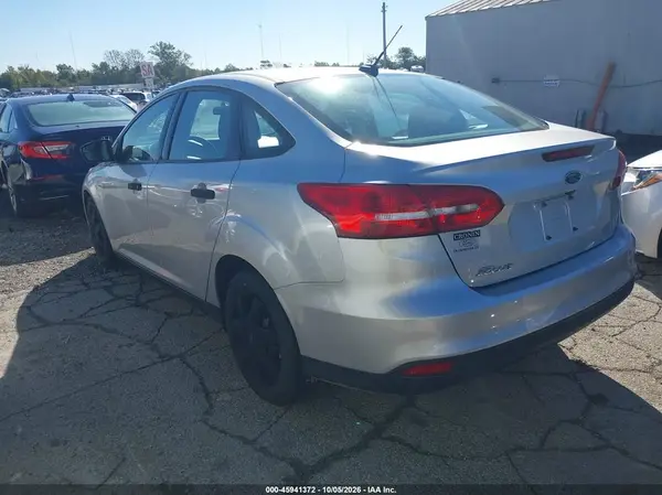 1FADP3E25HL332086 — 2017 Ford Focus, фото 3 с аукциона IAAI, Подтопление