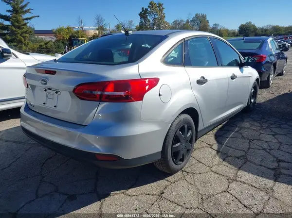 1FADP3E25HL332086 — 2017 Ford Focus, фото 4 с аукциона IAAI, Подтопление