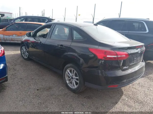 1FADP3F28HL347955 — 2017 Ford Focus, фото 3 с аукциона IAAI 07.10.2026, Передняя часть слева