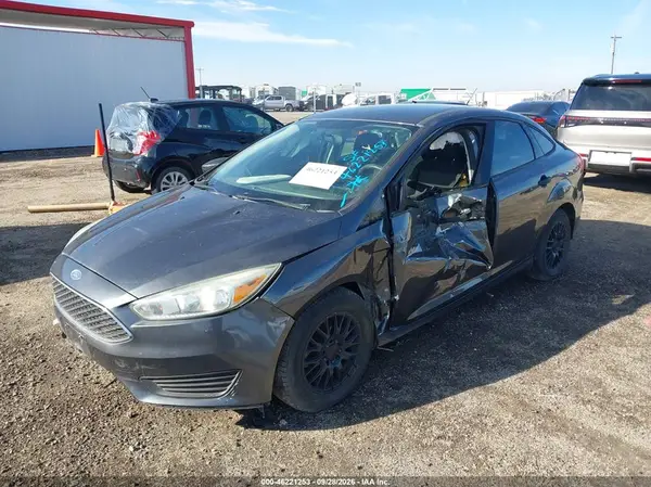 1FADP3E22HL295384 — 2017 Ford Focus, фото 2 с аукциона IAAI, Левый бок