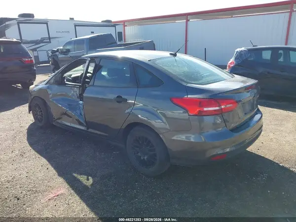 1FADP3E22HL295384 — 2017 Ford Focus, фото 3 с аукциона IAAI, Левый бок