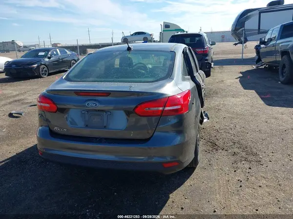 1FADP3E22HL295384 — 2017 Ford Focus, фото 4 с аукциона IAAI, Левый бок
