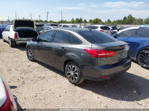 1FADP3E28HL253902 — 2017 Ford Focus, фото 3 с аукциона IAAI 09.10.2026, Естественный износ