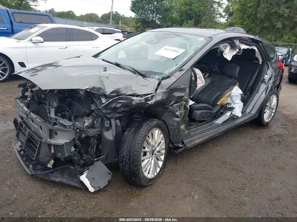 1FADP3N2XHL242562 — 2017 Ford Focus, фото 2 с аукциона IAAI, Левый бок
